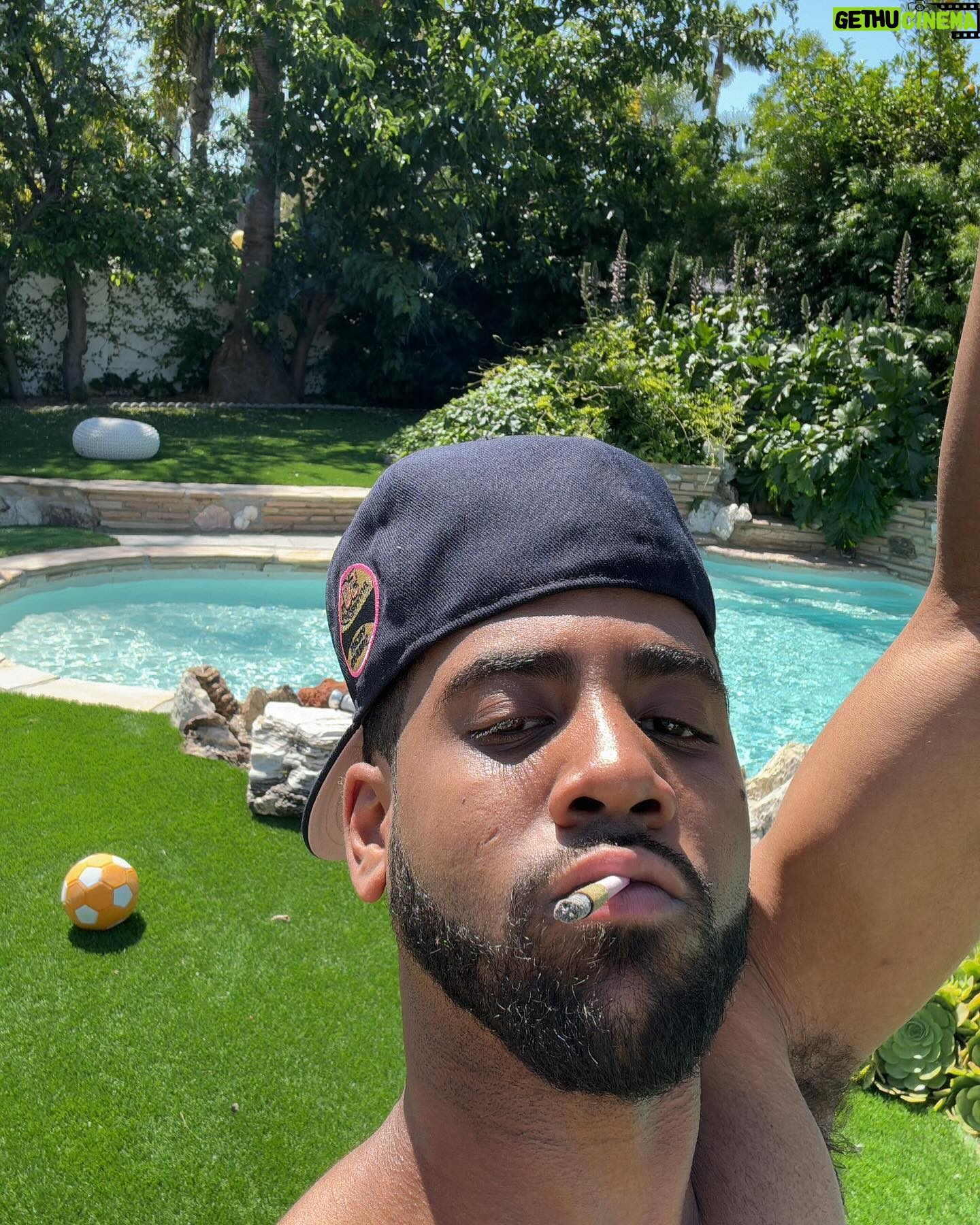 Jharrel Jerome - 29K Likes - life these days
1. ninety degrees in my backyard
2. billboard baby
3. virgo cast acting a fool
4. more unreleased music
5. pre shoot
6. bulk season
7. who you think i’m plotting on?
8. blessed to be nominated
9. patience you must have
10. variety emmy portrait