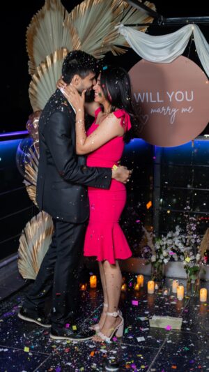 Jheel Mehta Instagram - Koi mil gaya, mera dil gaya 💖🥺🧿 #LoveAJkal
.
.
.
.
.
.
.
#jheelmehta #proposal