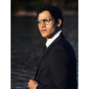 Jhona Burjack Instagram - Out of the classic… 
By @framesbyleo