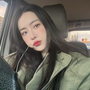 Ji Eun-seo Instagram - 앞머리 저때로 돌아가고 싶다..
지금 거지존이라 관리 귀찮음 🫠