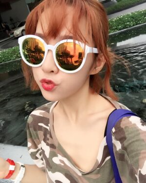 Ji Eun-seo Instagram - 5월말에 제주도가서 땀에 절어 사진 찍으면 이런 느낌이려나?!

옷을 좀 사야하는데!! 뭐사지?!!!
여름   단발 어울리는걸로 다 새로사야해!! 
😝