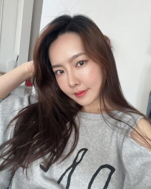 Ji Eun-seo Instagram - 얼굴이 포동포동했네 어이쿠 🙄