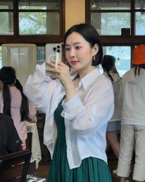 Ji Eun-seo Instagram - 운 좋게 아무도 얼굴이 찍히지 않아서
거울셀카 블러처리 안해도 됐다고 한다