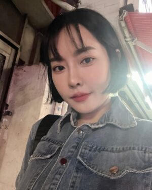 Ji Eun-seo Instagram - 목에 (투명) 깁스해서 같은 각도만 찍음 ㅋ ㅋ 

오늘은 파전에 막걸리 각이네요!
드시고 계시는분 / 드실 예정이신분?

네, 저요 🙆🏻‍♀️🙋🏻‍♀️