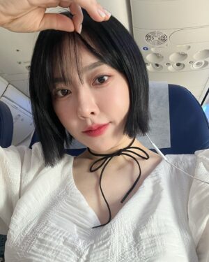 Ji Eun-seo Instagram - 제주 가는 비행기 안 이었었었음 

아직도 코 옆에 흉터가 얼핏 보이네 🙄
MTS를 더 꾸준히 해야겠다 🤔

#오늘아님 #nottoday