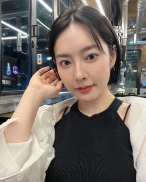 Ji Eun-seo Instagram - 깜장옷 ~길래 2