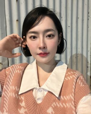 Ji Eun-seo Instagram - 철판 앞에서 !

이번엔 핑크조끼 시리즈인데
거의 끝나감. 사진 재고 얼마 없음