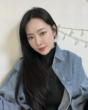 Ji Eun-seo Instagram - 몸무게 차이는 거의 없는데
볼살의 차이는 꽤 있는데..?