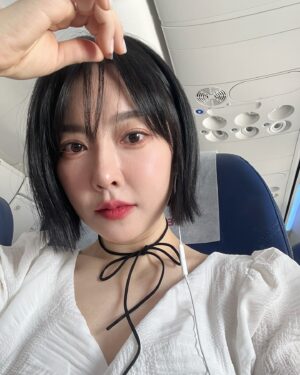 Ji Eun-seo Instagram - 제주 가는 비행기 안 이었었었음 

아직도 코 옆에 흉터가 얼핏 보이네 🙄
MTS를 더 꾸준히 해야겠다 🤔

#오늘아님 #nottoday