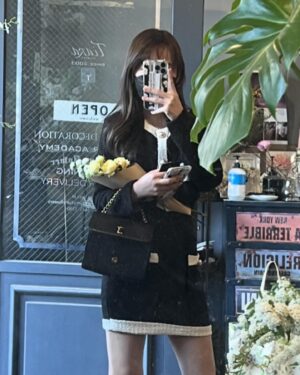 Ji Eun-seo Instagram - 2년전 요맘때
핑크하우스 퇴소 후 뽈뽈 쏘다닐때 🙄