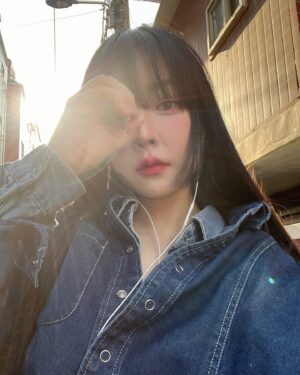 Ji Eun-seo Instagram - 나에게 하도 빛이라고~ 여신이라고~
하도 그래서 작정하고 빛을 찍어봄ㅋㅋㅋ
이거 찍으면서 화면 볼때 눈이 너무 아팠음 ^^^^!!