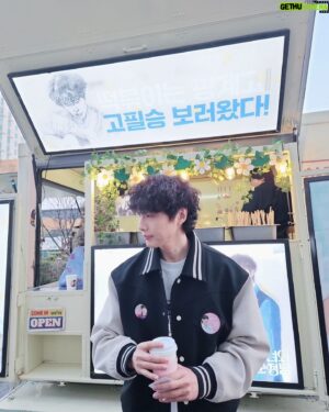 Ji Hyun-woo Instagram - 늘 고맙고 고마워요~!!!🙏🌈🌼🌸🌳🍀⭐️🌕
매번 지칠 때 마다 응원해주셔서 저는 물론 스텝분들도 즐겁게
촬영하고 있습니다. 
이제 진짜 여름이 다가오고 있으니 건강 잘 챙겨주세요~!!!