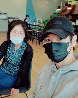 Ji Il-ju Instagram - 간만에 어머니와.
#명동
#qreate #romanticism