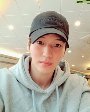Ji Il-ju Instagram - 간만에 어머니와.
#명동
#qreate #romanticism