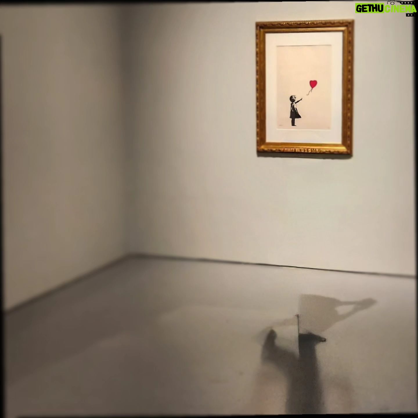 Ji Jin-hee - 3.4K Likes - @ikkle_entertainment #전시 #추천 #banksy #keithharing #영종도파라다이스시티호텔 #paradiseartspace