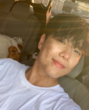 Ji Min-hyuk Instagram - too many pictures in my phone📸

하긴 1년넘게 같이 지냈으니!!😂

#방과후전쟁활동