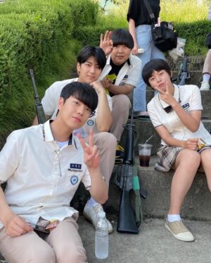 Ji Min-hyuk Instagram - too many pictures in my phone📸

하긴 1년넘게 같이 지냈으니!!😂

#방과후전쟁활동