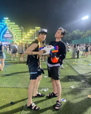 Ji Min-hyuk Instagram - #워터밤수원 !!
재밌었당🤣
(사진만찍고 마스크다시썼어용😷)
@ki_hae__ 
💙💦