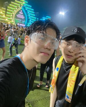Ji Min-hyuk Instagram - #워터밤수원 !!
재밌었당🤣
(사진만찍고 마스크다시썼어용😷)
@ki_hae__ 
💙💦