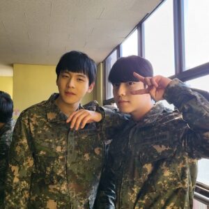 Ji Min-hyuk Instagram - 이번엔 군복!🪖

#군복버전
#조영신
#방과후전쟁활동
#dutyafterschool
🔫🔫