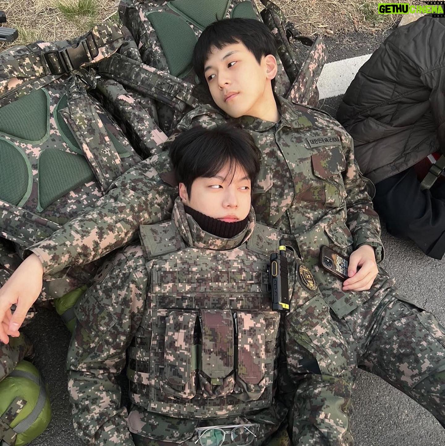 Ji Min-hyuk - 197.5K Likes - 군복교복뒤죽박ㅈㅜㄱ
🪖📚🟣
아직 안본사람 2부 나오기전에 빨리 !
Part2 04.21
Soon⭐️
#dutyafterschool
#조영신