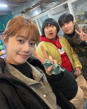 Ji Min-hyuk Instagram - Behind.
#dutyafterschool 
#조영신