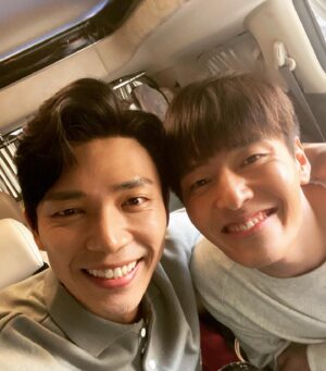 Ji Seung-hyun Instagram - 월화는 커튼콜 데이!!💕

Have a good day!!😊

대~~한민국!!!!!👏👏👏👏👏

#커튼콜#curtaincall