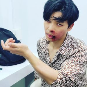 Ji Seung-hyun Instagram - 그래. 넌 좀 맞아도 돼😂
10년전 비오는 날 먼지나게 맞은 #최주완

SBS 금토 드라마 #왜오수재인가
오늘 밤 10시에 만나요🤘

7월도 아자아자!👍