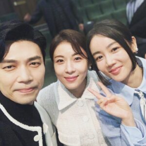 Ji Seung-hyun Instagram - Thank you and good bye!
Happy holidays!🙏

한 해 마무리 잘 하시고
새해엔 모두 좋은 일만 가득하시길 바랍니다!
감사합니다💕

#커튼콜#curtaincall