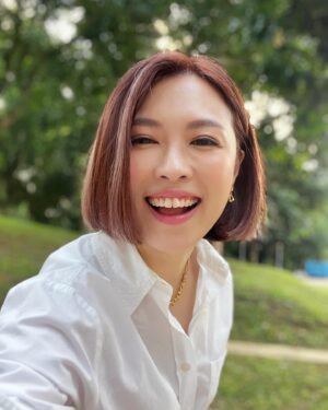 Jia Hui Siau Instagram - Checked two items off my CNY-Prep List so far!

Hair - My hairstylist said she combined two 2024 trends for me 🤭 #CherryCola colour #LePetitBob style @sv_priscillialoo @salonvimstylehouse 

Brows - I didn’t need to draw today! Last wk, @bernicebrowartistry specifically chose a colour to match my haairrr 🥰 

What shall I do next for CNY Prep?? *excited*