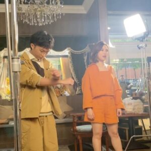 Jia Hui Siau Instagram - Our brand-new @yes933 TVC/MV is out! 🥳Sharing some behind-the-scenes here!

1) ❤️-ing this look! 
2) My fav shot is actually this! Can you guess why? 😝
3) 竟然 back 最美～ I guess my Pilates & gym efforts paid off!
4) 唱跳歌手～ FAIL~ 😒
5) In sync with @tingfong17 🙌🏼 Got chemistry??
6) 其实没默契～
7) gek-seh 一下！