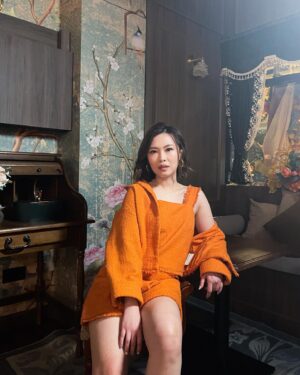 Jia Hui Siau Instagram - Our brand-new @yes933 TVC/MV is out! 🥳Sharing some behind-the-scenes here!

1) ❤️-ing this look! 
2) My fav shot is actually this! Can you guess why? 😝
3) 竟然 back 最美～ I guess my Pilates & gym efforts paid off!
4) 唱跳歌手～ FAIL~ 😒
5) In sync with @tingfong17 🙌🏼 Got chemistry??
6) 其实没默契～
7) gek-seh 一下！