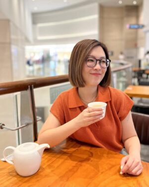 Jia Hui Siau Instagram - New top! Because so many ppl commented that I look good in 🍊 (cue: @yes933 TVC)

New specs! 因为… 要把人性看清楚！🧐😂

感同身受吗？Same sentiments? 😝