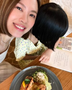 Jia Hui Siau Instagram - One decade of knowing each other, and our 结晶 now does this before the anniversary dinner 🤷🏻‍♀️ (swipe to see the last pic)

Anyway, I’ve always loved the ravioli here! The seasonal miso salmon w rosti was really good too! 🍽️ Definitely not a fan of the pesto salad though. Dessert was 🍊 caramel pudding~

Meanwhile, any suggestions where I can go to 砍 Mr T多一点 for the next occasion? 💸

#AnniversaryDinner #认识十年了 #OMG
#sgfood #sgcafe #sgig #singapore