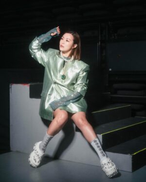 Jia Hui Siau Instagram - Took a risk, and it worked! 🥰 

Thank you @misterkovit for having so much confidence in me to carry the look! 

Also, I’m probably the first female artiste to wear crocs on the red carpet? 🤣 Limited edition Simone Rocha x Crocs right off Paris Fashion week SS24 n I LLOOVVEE it!

1, 2, 3, 4, 5 - which pic is your fav? I can’t decide btw ✌🏻or👌🏻!

Styling | @misterkovit 
Outfit | @moral_____ofthestory 
Shoes | @crocs.sg 
Accessories | @swarovski 
Makeup | @themakeuproom_sg #JyueHuey
Hair | @salonvimstylehouse @sv_priscillialoo 
Face/Body | @nu.reflections @nu.reflectionsmedical
Photo | @cweijieeee

@yes933 @the_celebrityagency #StarAwards2024 #红星大奖2024 #mediacorpStarAwards2024