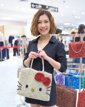 Jia Hui Siau Instagram - An afternoon admiring beautifully-handcrafted @anteprimaofficial bags & meeting the creative director of the brand @izumianteprima ❤️

Such a pleasure to be at the opening! 

#ANTEPRIMA #ANTEPRIMASingapore #ANTEPRIMAWIREBAG #WIREBAG #Handcrafted

Hairstyling: @sv_priscillialoo @salonvimstylehouse