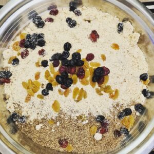 Jia Sharma Instagram - Omega 3 laddooo

roast,grind and bind with jaggery...

.#laddoo #flaxseeds #sesameseeds #almonds #cashew #blueberry #cranberry #kishmish #healthyfood #healthyladdoos #omega3 #skincare #haircare