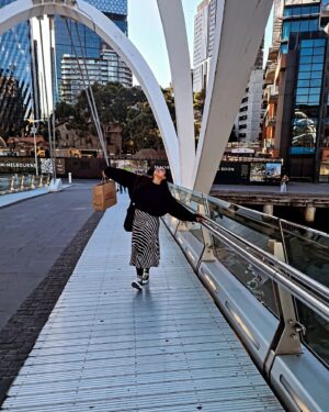 Jia Sharma Instagram - "Embracing the sunshine while feeling the gentle Melbourne breeze on my skin.perfect day for shopping and making memories with my friends!

#melbournevibe #sunshineandshopping #cityvibes #retailtherapy #chasingsunlight #makingmemories #melbourneshoppingspree #skirtweather
