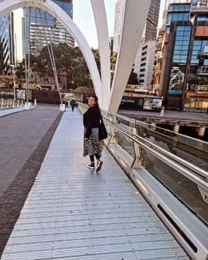 Jia Sharma Instagram - "Embracing the sunshine while feeling the gentle Melbourne breeze on my skin.perfect day for shopping and making memories with my friends!

#melbournevibe #sunshineandshopping #cityvibes #retailtherapy #chasingsunlight #makingmemories #melbourneshoppingspree #skirtweather