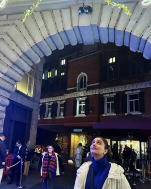 Jia Sharma Instagram - Work,travel,save,reapeat 

#Christmas #coventgarden #london #england🇬🇧 #travelawesome #travelingram #traveladdict #journey #newyear #2024 #picsoftheday #bye2023 #celebration #bollywood #tollywood #winterwonderland #wintervibes #jiasharma #jia