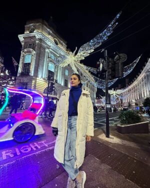 Jia Sharma Instagram - Work,travel,save,reapeat 

#Christmas #coventgarden #london #england🇬🇧 #travelawesome #travelingram #traveladdict #journey #newyear #2024 #picsoftheday #bye2023 #celebration #bollywood #tollywood #winterwonderland #wintervibes #jiasharma #jia
