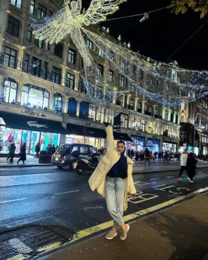 Jia Sharma Instagram - Work,travel,save,reapeat 

#Christmas #coventgarden #london #england🇬🇧 #travelawesome #travelingram #traveladdict #journey #newyear #2024 #picsoftheday #bye2023 #celebration #bollywood #tollywood #winterwonderland #wintervibes #jiasharma #jia