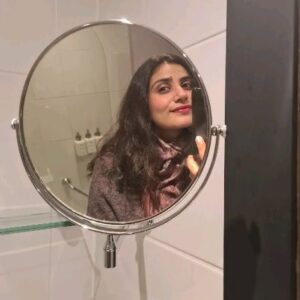 Jia Sharma Instagram - Is it really 🤔?

#safar #safarnama #urdupoetry #reelsinstagram #reelkarofeelkaro #reels #jiasharma #reelslovers #reelsindia
