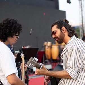 Jigar Saraiya Instagram - If you ever plan to attend a #sachinjigarlive concert, try catching the sound check session too, it’s generally an hour before the gig, we all really really have fun, and I think it’s a very a involved and honest musical session before the gig, sometimes we do sing and enjoy the songs that we don’t end up singing at the actual gig that day. See you all at sound checks too..
Pictures by @karanghoda  @karanghodapictures