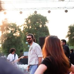 Jigar Saraiya Instagram - If you ever plan to attend a #sachinjigarlive concert, try catching the sound check session too, it’s generally an hour before the gig, we all really really have fun, and I think it’s a very a involved and honest musical session before the gig, sometimes we do sing and enjoy the songs that we don’t end up singing at the actual gig that day. See you all at sound checks too..
Pictures by @karanghoda  @karanghodapictures
