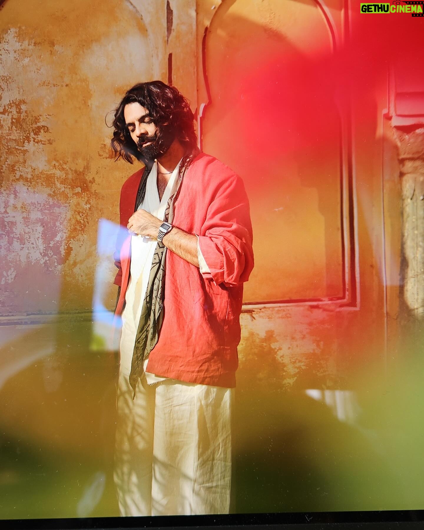 Jigar Saraiya - 4.6K Likes - Tu meri hai with @shreyaghoshal is trending on insta reels. Go make your reel and tell us how you like the song ❤️. Shoot Edit DI and Art by :- @32farvariproduction
Styled and designed by @soul.kari @karishmakacharya Hair by @akshatahonawar Makeup by @neerajnavare @sonymusicindia @sanjanavij @soulfulsachin @sachinjigar @priyasaraiyaofficial @romilved