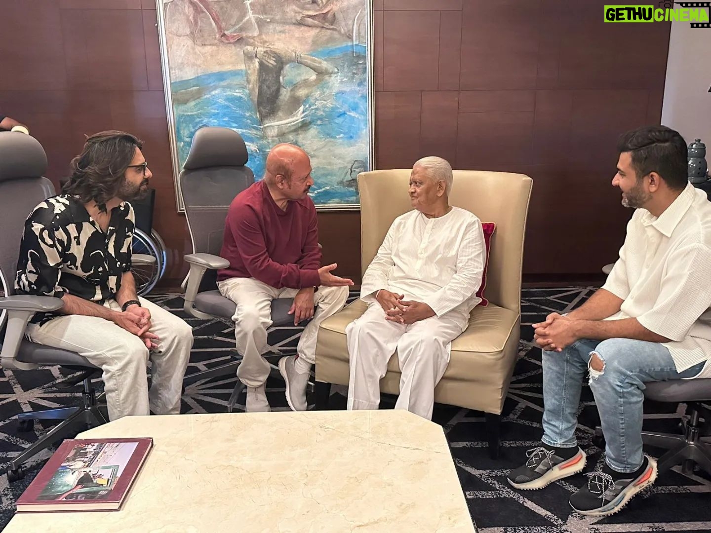 Jigar Saraiya - 3 Likes - Sachin and me with our Guru Shri Rajesh Roshan ji, with his Guru Shri Pyarebhai ji. Blessed. ❤️
@soulfulsachin @rajeshroshan24 @rakesh_roshan9