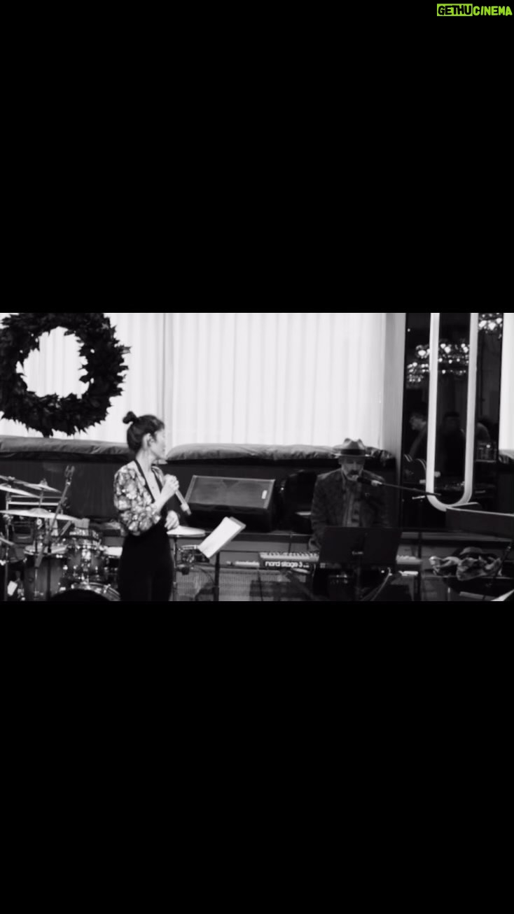 Jihae - 3 Likes - Merry Christmas! I wish you find peace within so we can spread the peace. We need this!
Join me & Jeb to sing along. Harmonies welcome!
Full version of this duet with @colwellmusic @youtube.com/jihae
Much love. ✨♥️ 🎄
Video by my dear friend @mote_sinabel_aoki