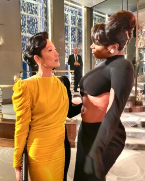Jihae Instagram - Meg @theestallion made a beautiful speech last night about inclusivity of women. The gold bird I’m wearing on my shoulder was to honor the founder of @heartsofgoldnyc @debkberger who trains homeless moms in NYC & gives net proceeds from @thriftyhognyc to benefit these moms & their children to help them reclaim their lives. So inspired by all the beautiful hearts that nurture each other & honor compassion & acts of love. @glamourmag @sambarry ✨♥️🙏🏼 .
.
.
.
.
.#glamourwomenoftheyear #weareone #love #compassion #megantheestallion #jihae