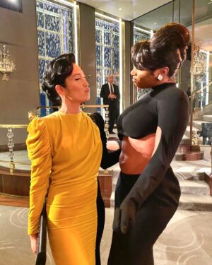 Jihae Instagram - Meg @theestallion made a beautiful speech last night about inclusivity of women. The gold bird I’m wearing on my shoulder was to honor the founder of @heartsofgoldnyc @debkberger who trains homeless moms in NYC & gives net proceeds from @thriftyhognyc to benefit these moms & their children to help them reclaim their lives. So inspired by all the beautiful hearts that nurture each other & honor compassion & acts of love. @glamourmag @sambarry ✨♥️🙏🏼 .
.
.
.
.
.#glamourwomenoftheyear #weareone #love #compassion #megantheestallion #jihae